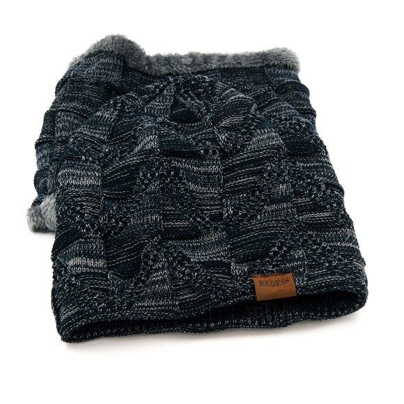 Redess Beanie & Scarf Set - Picture 6 of 6